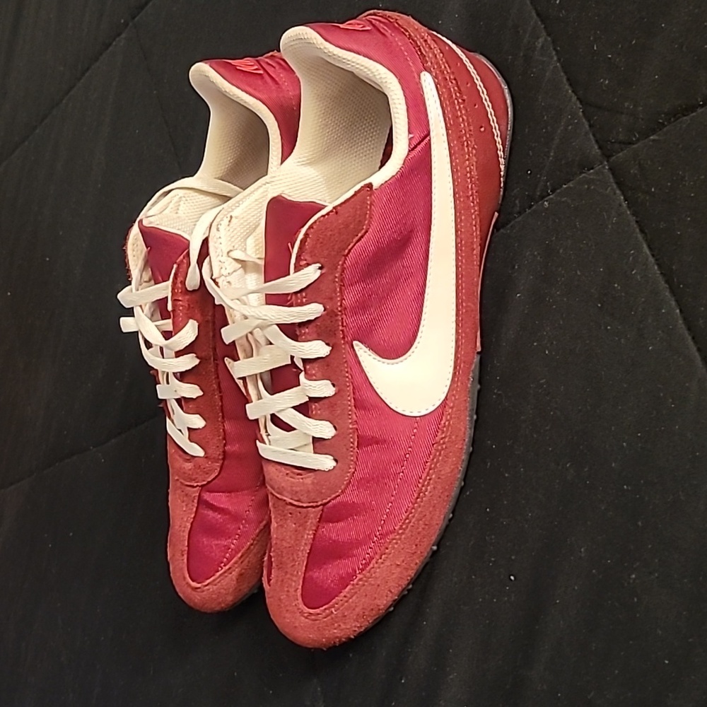 NIKE Athletic Shoes - Picture 2 of 5